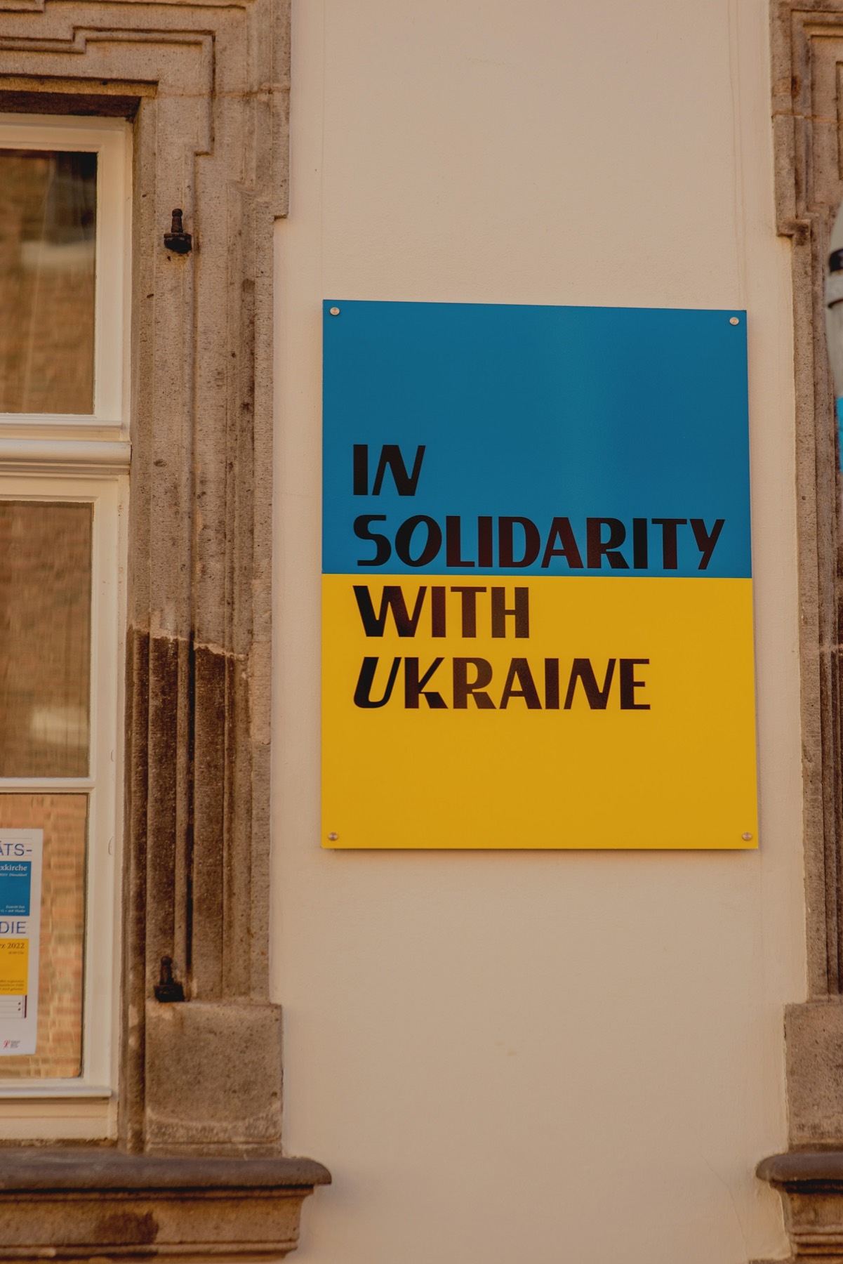 Užrašas In solidarity with Ukraine